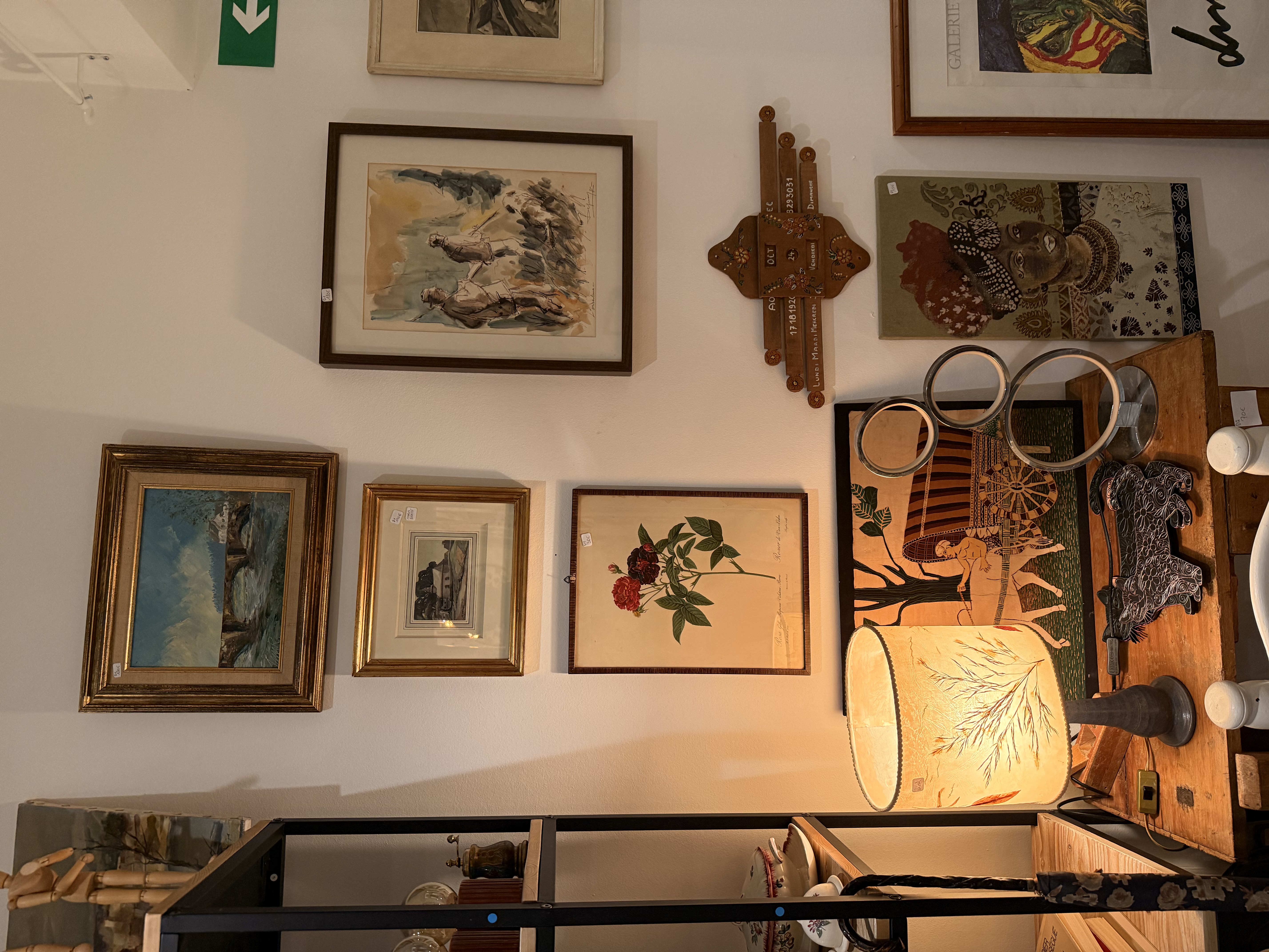 Objets sélectionnés exposés au dépôt-vente